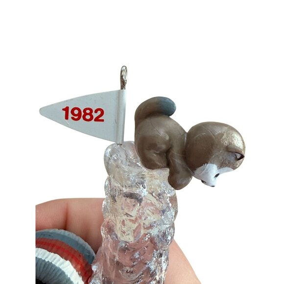 Hallmark Frosty Friends 1982 Ornament #3 Eskimo & Husky on Icicle Boxed - Picture 9 of 16